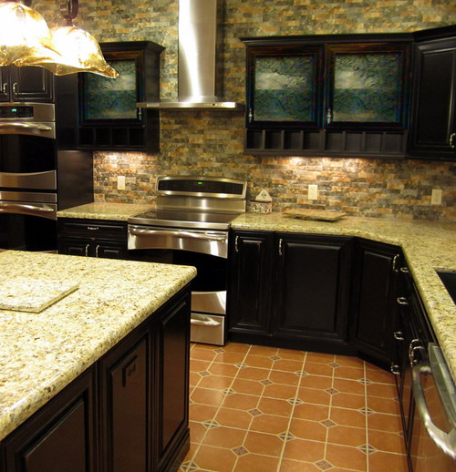 Santa Cecilia with Mocha Glaze Cabinets and Glass Door Wall Cabinets, Loose Stack Slate in African Blaze Backsplash and Terra Cotta Ceramic Flooring